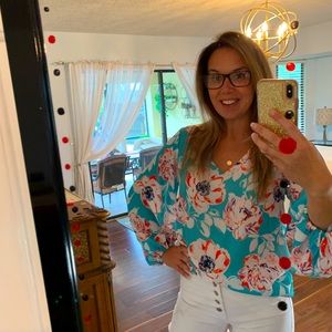 Gorgeous balloon sleeve blouse!